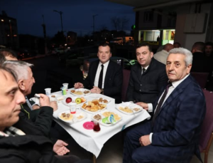 BAŞKAN BALCIOĞLU, GÜMÜŞYAKA CEMEVİ’NDE HIZIR LOKMASI ETKİNLİĞİNE KATILDI