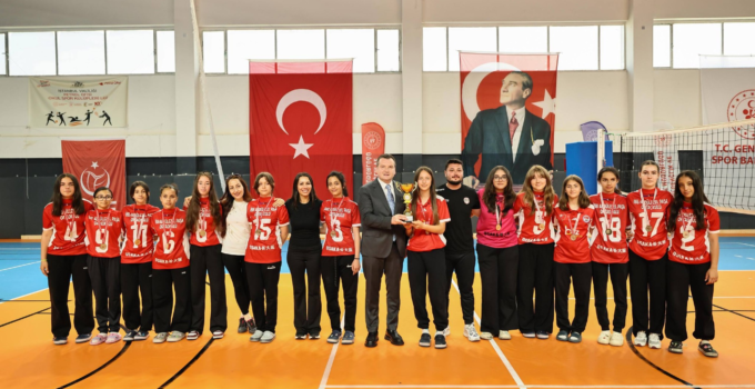 Başkan Balcıoğlu, İBB Abdülezel Paşa Ortaokulu Hokey Takımı’nı karşıladı